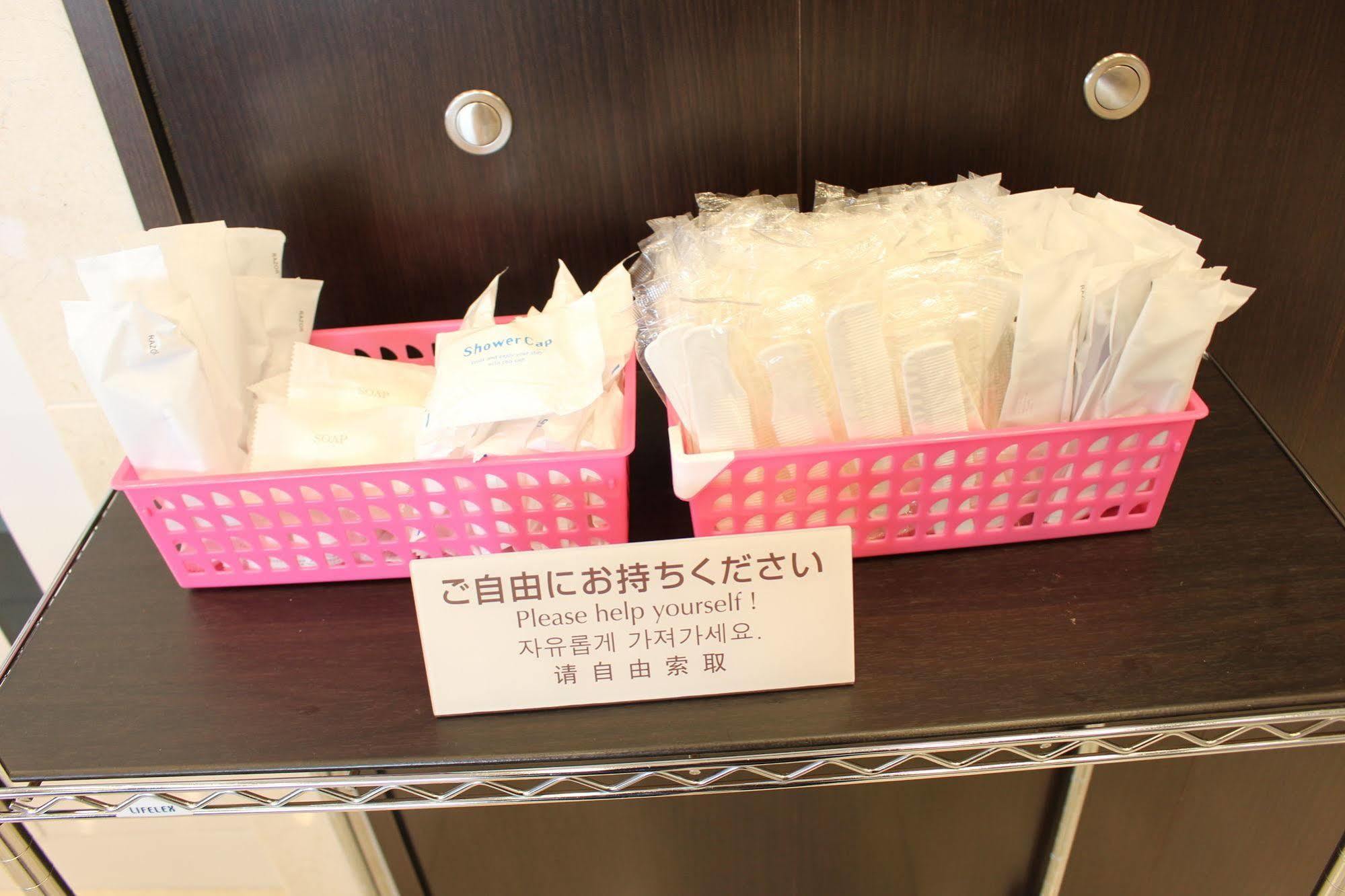 Toyoko Inn Hokkaido Sapporo-Eki Minami-Guchi Bagian luar foto