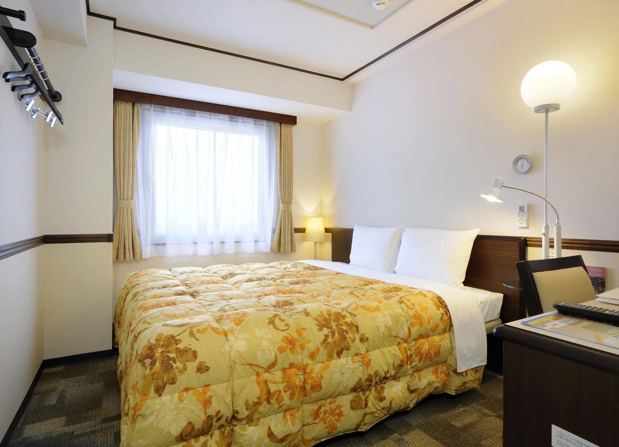 Toyoko Inn Hokkaido Sapporo-Eki Minami-Guchi Bagian luar foto