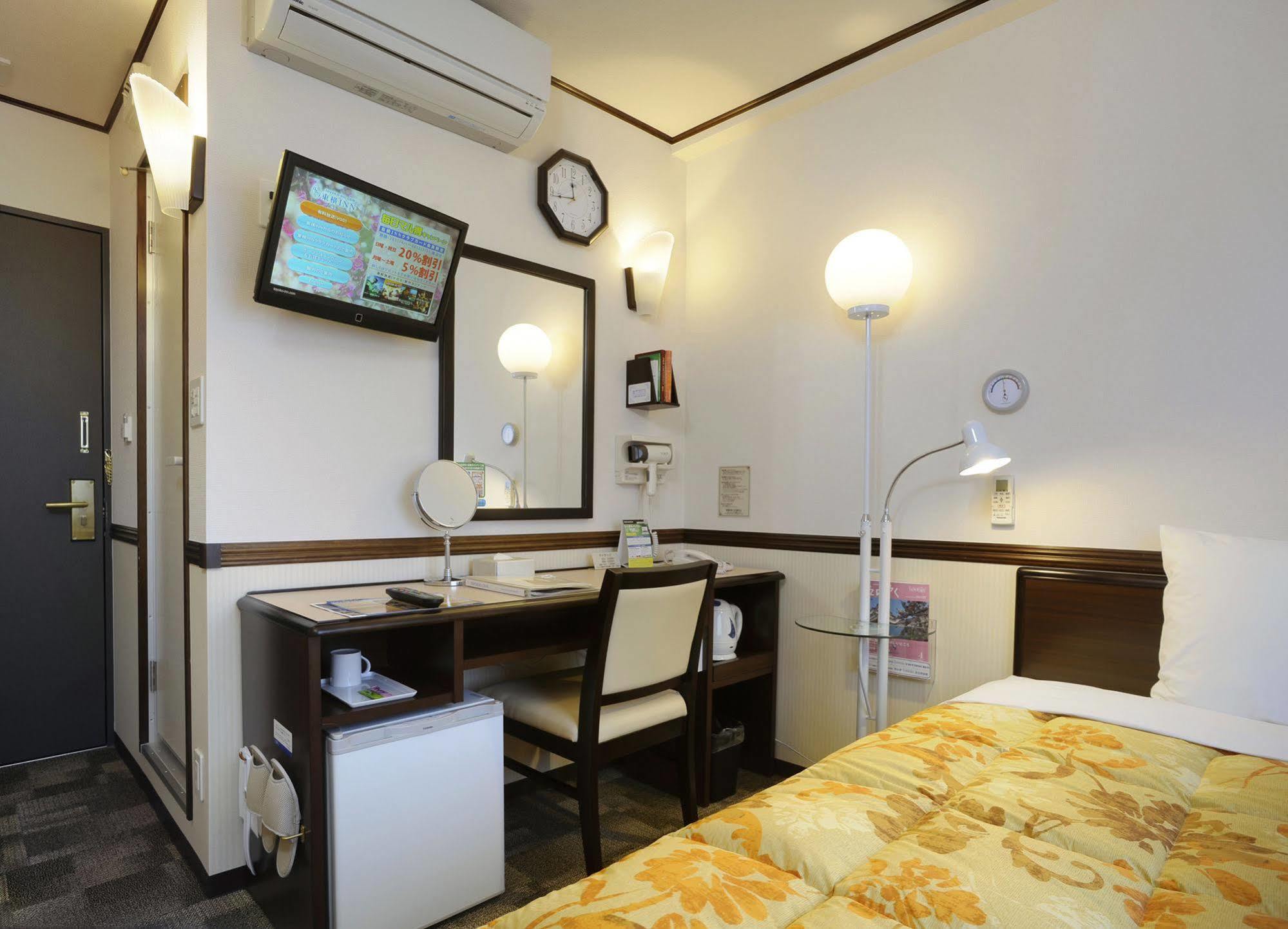 Toyoko Inn Hokkaido Sapporo-Eki Minami-Guchi Bagian luar foto