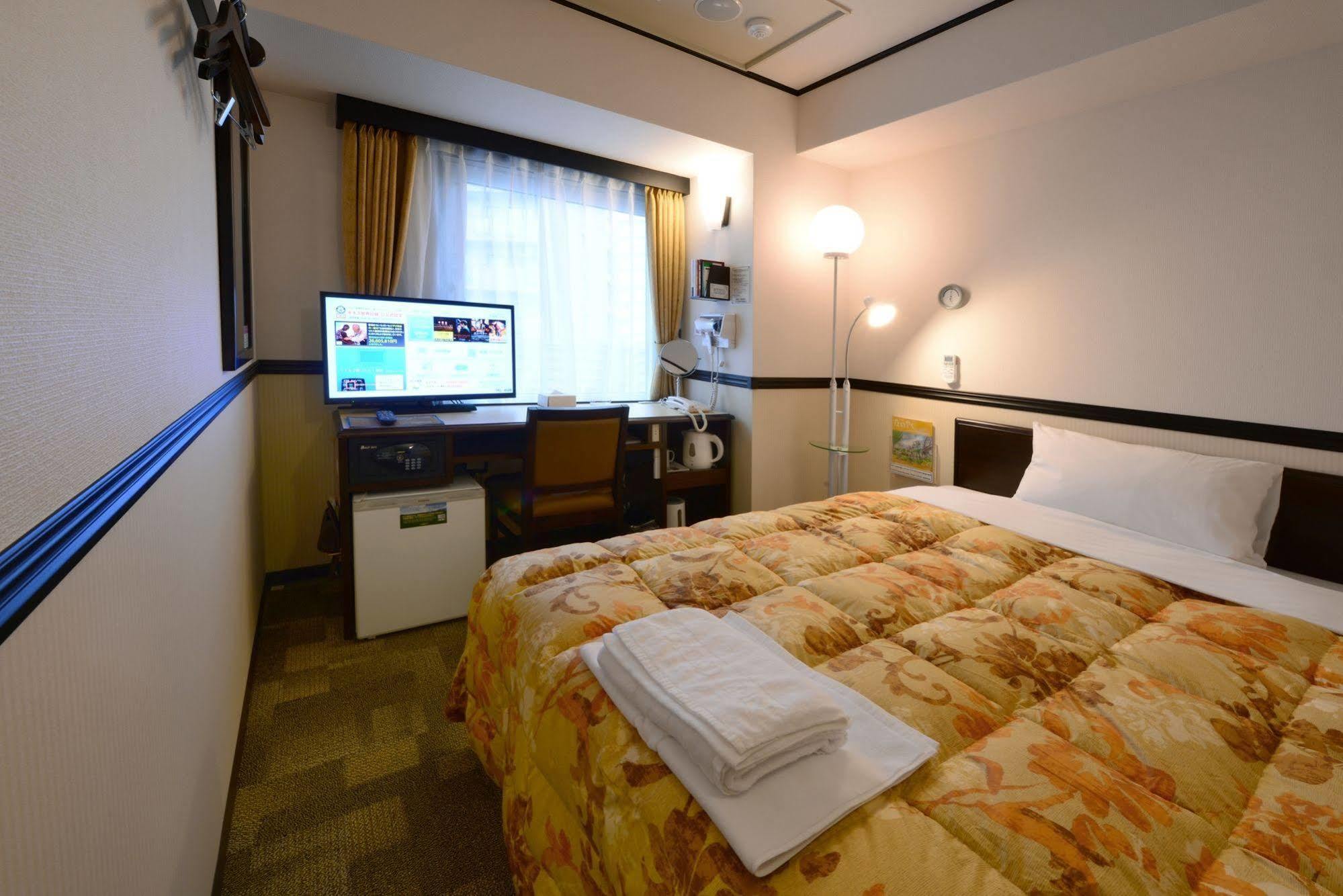 Toyoko Inn Hokkaido Sapporo-Eki Minami-Guchi Bagian luar foto