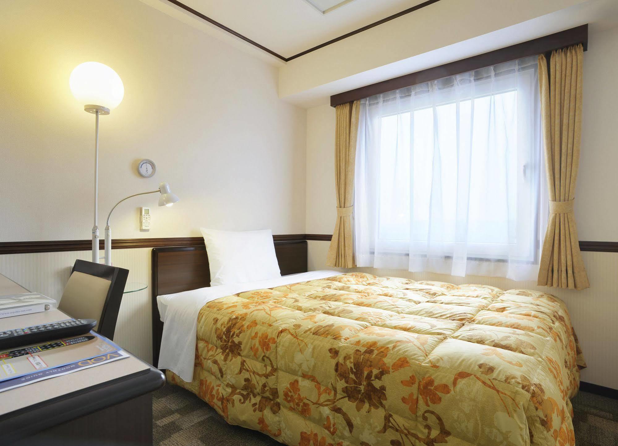 Toyoko Inn Hokkaido Sapporo-Eki Minami-Guchi Bagian luar foto